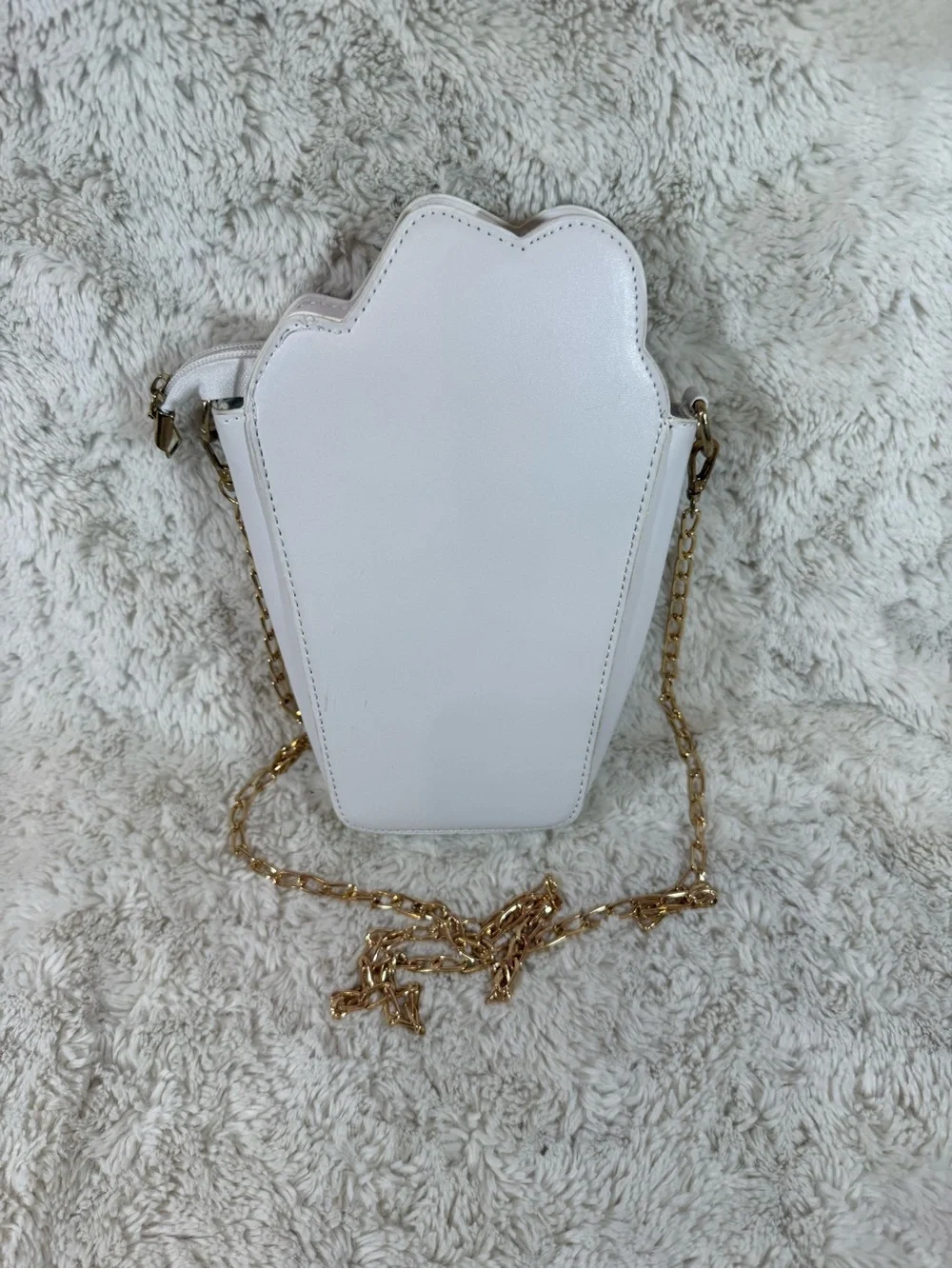 White & Pink Popcorn Crossbody Bag with Gold Chain - Picture 2 of 3